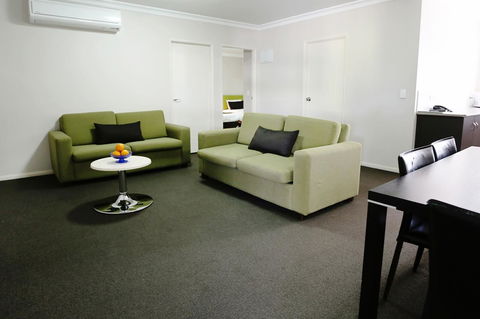 Drovers Motor Inn - Lightning Ridge Tourism 11