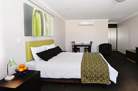 Drovers Motor Inn - Lightning Ridge Tourism 9