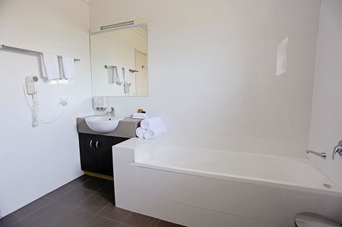 Drovers Motor Inn - Lightning Ridge Tourism 12