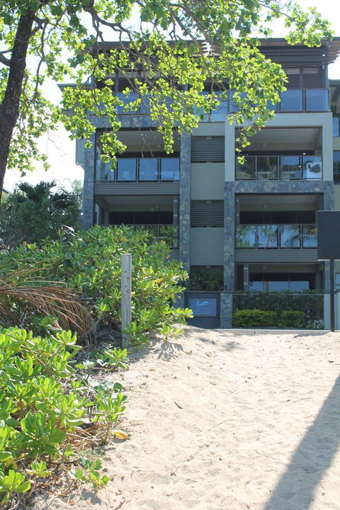 Sea Point On Trinity Beach - Lightning Ridge Tourism 5