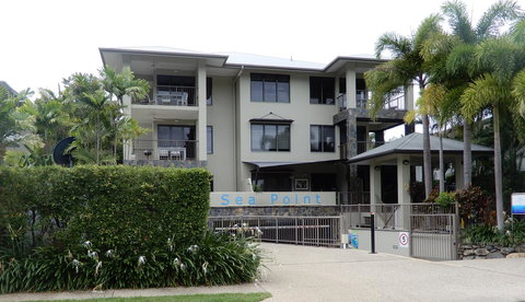 Sea Point On Trinity Beach - Lightning Ridge Tourism 28