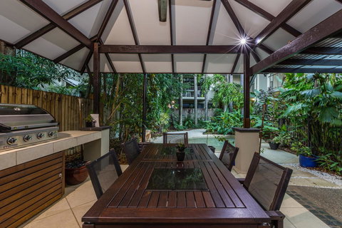 Sea Point On Trinity Beach - Lightning Ridge Tourism 22