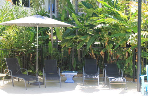 Sea Point On Trinity Beach - Lightning Ridge Tourism 3