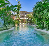 Sea Point on Trinity Beach - Lightning Ridge Tourism