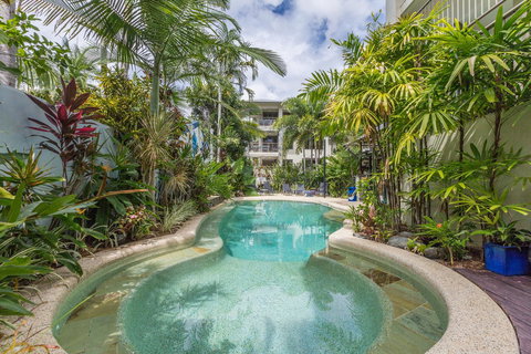 Sea Point On Trinity Beach - Lightning Ridge Tourism 23