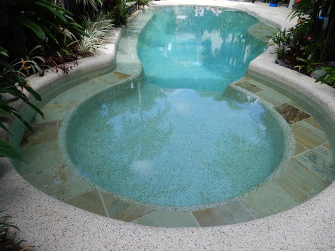 Sea Point On Trinity Beach - Lightning Ridge Tourism 32