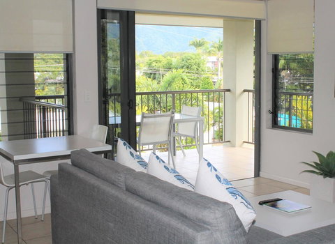 Sea Point On Trinity Beach - Lightning Ridge Tourism 17