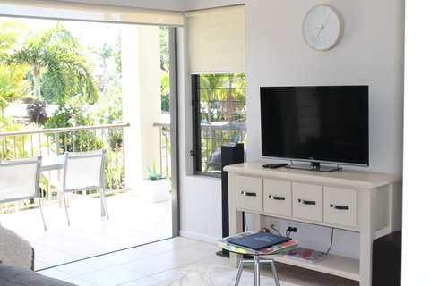 Sea Point On Trinity Beach - Lightning Ridge Tourism 15