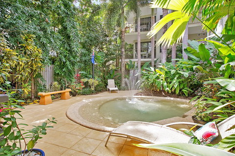 Sea Point On Trinity Beach - Lightning Ridge Tourism 31