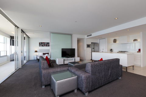 Q1 Resort & Spa - Official - Lightning Ridge Tourism 38