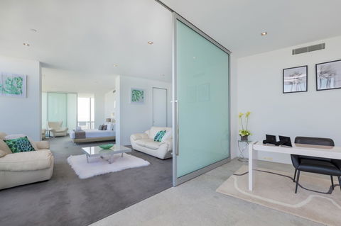 Q1 Resort & Spa - Official - Lightning Ridge Tourism 40