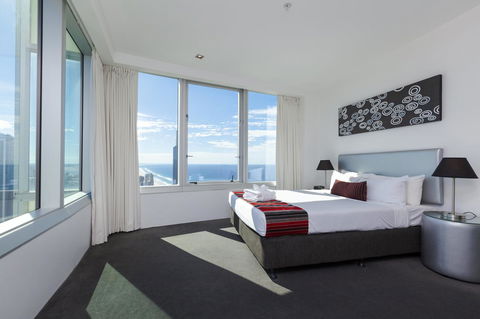 Q1 Resort & Spa - Official - Lightning Ridge Tourism 25