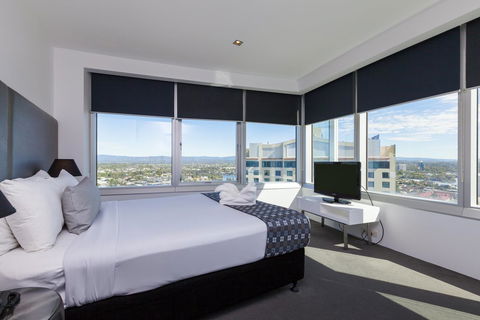 Q1 Resort & Spa - Official - Lightning Ridge Tourism 44