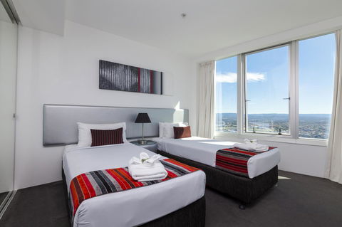 Q1 Resort & Spa - Official - Lightning Ridge Tourism 26
