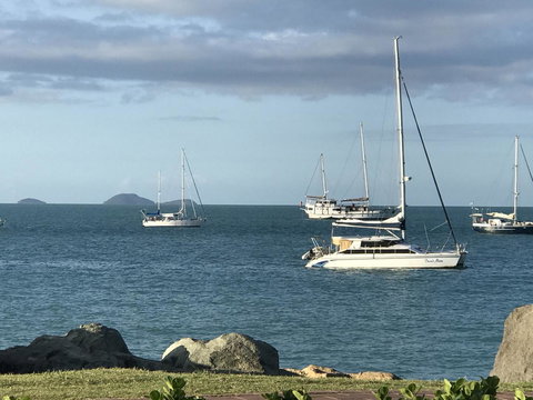 Whitsunday Luxury Homes - Lightning Ridge Tourism 34