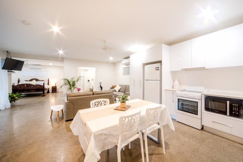 Whitsunday Luxury Homes - Lightning Ridge Tourism 10