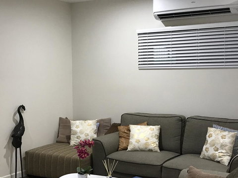 Whitsunday Luxury Homes - Lightning Ridge Tourism 11