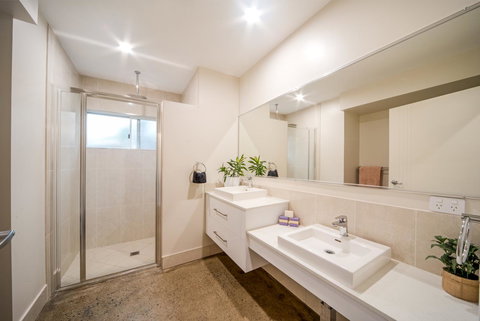 Whitsunday Luxury Homes - Lightning Ridge Tourism 33