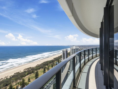 Oracle Resort Broadbeach - Gclr - Lightning Ridge Tourism 18