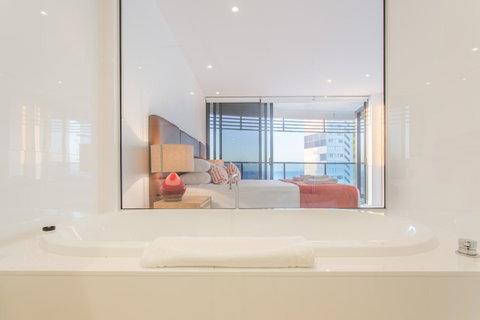 Oracle Resort Broadbeach - Gclr - Lightning Ridge Tourism 11