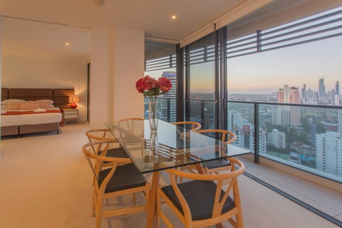 Oracle Resort Broadbeach - Gclr - Lightning Ridge Tourism 10