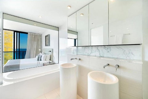 Oracle Resort Broadbeach - Gclr - Lightning Ridge Tourism 2