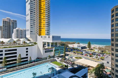 Oracle Resort Broadbeach - Gclr - Lightning Ridge Tourism 1