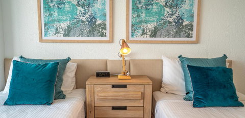 Mandolin Beachfront Resort - Lightning Ridge Tourism 6