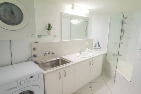 Mandolin Beachfront Resort - Lightning Ridge Tourism 25