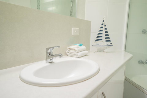 Mandolin Beachfront Resort - Lightning Ridge Tourism 23