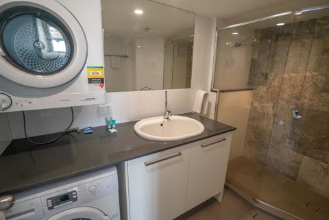 Mandolin Beachfront Resort - Lightning Ridge Tourism 10