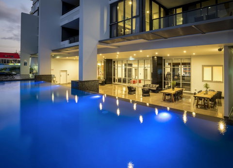Synergy Broadbeach - Official - Lightning Ridge Tourism 0