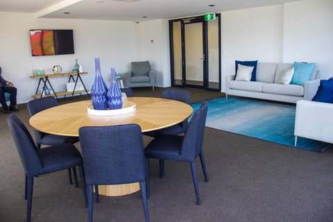 Synergy Broadbeach - Official - Lightning Ridge Tourism 12