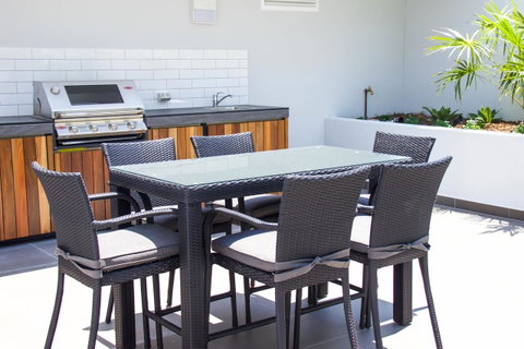 Synergy Broadbeach - Official - Lightning Ridge Tourism 15
