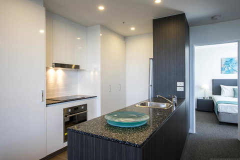 Synergy Broadbeach - Official - Lightning Ridge Tourism 1