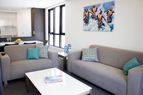 Synergy Broadbeach - Official - Lightning Ridge Tourism 10