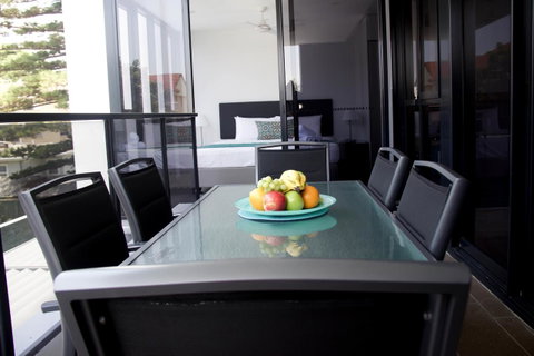 Synergy Broadbeach - Official - Lightning Ridge Tourism 14
