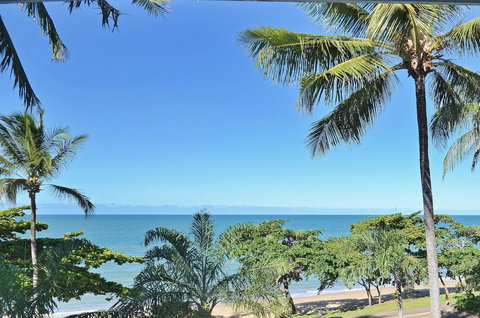 Roydon Beachfront Apartments - Lightning Ridge Tourism 5