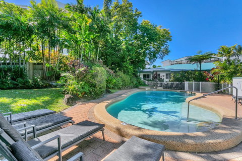 Roydon Beachfront Apartments - Lightning Ridge Tourism 17