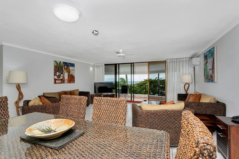 Roydon Beachfront Apartments - Lightning Ridge Tourism 21