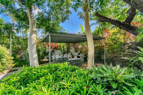 Roydon Beachfront Apartments - Lightning Ridge Tourism 18