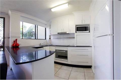 Headland Tropicana Resort - Lightning Ridge Tourism 19