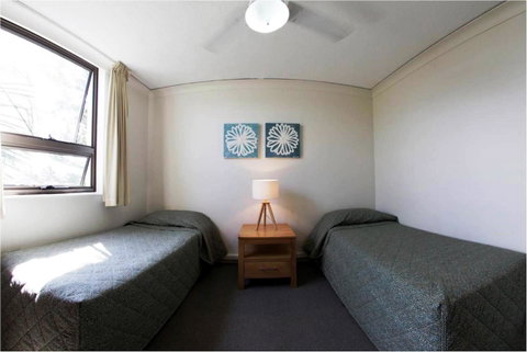 Headland Tropicana Resort - Lightning Ridge Tourism 35