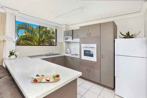 Headland Tropicana Resort - Lightning Ridge Tourism 13