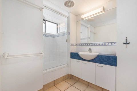 Alexandria Apartments - Lightning Ridge Tourism 10