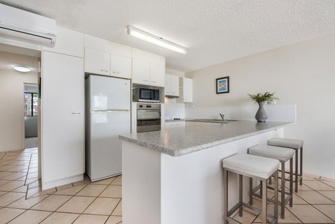 Alexandria Apartments - Lightning Ridge Tourism 11