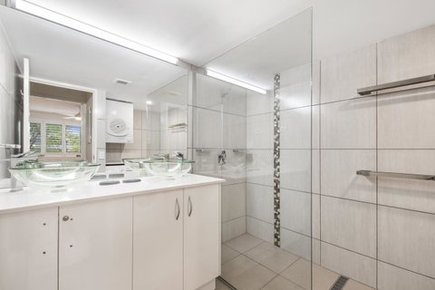 Alexandria Apartments - Lightning Ridge Tourism 26