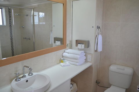 Comfort Inn Grammar View - Lightning Ridge Tourism 11