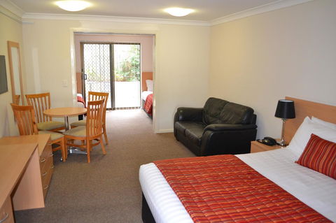 Comfort Inn Grammar View - Lightning Ridge Tourism 13