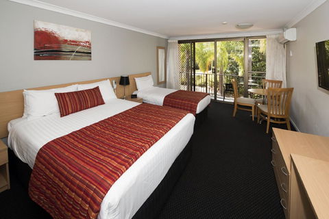 Comfort Inn Grammar View - Lightning Ridge Tourism 9